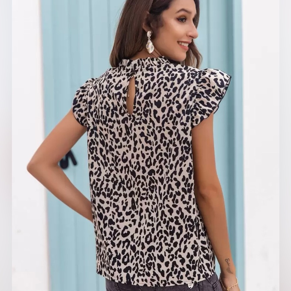 Leopard Print Ruffle Sleeve Top - Picture 2 of 10